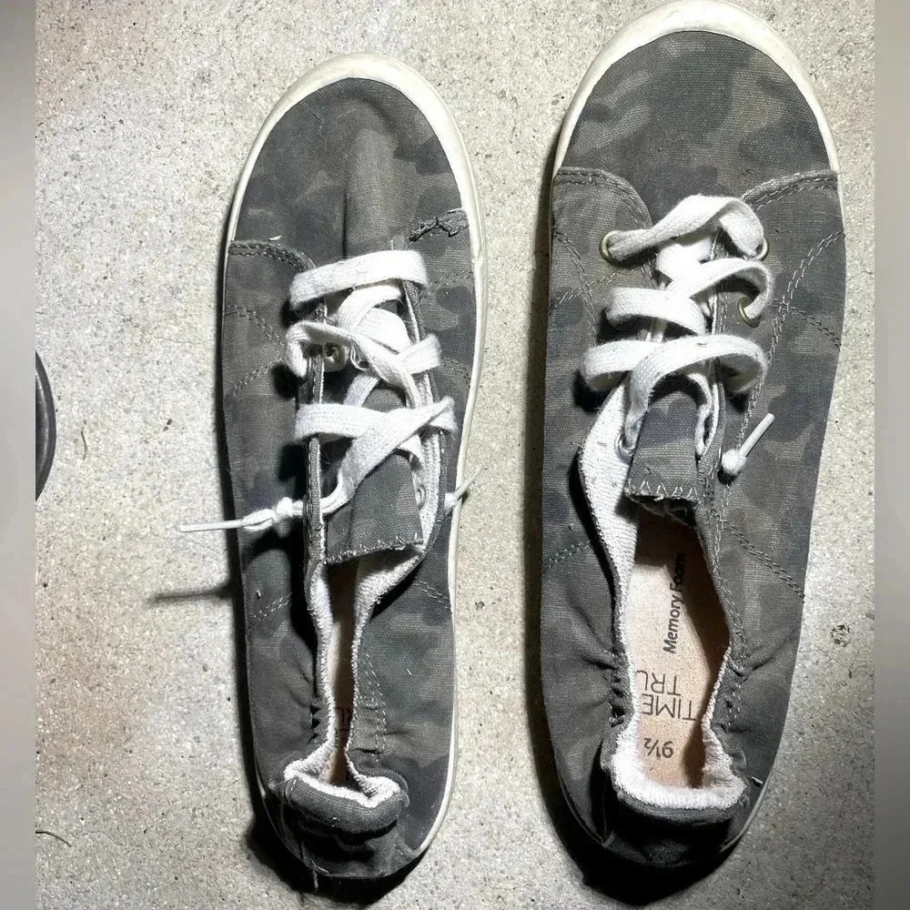 Women’s Camouflage Canvas Shoe​​​